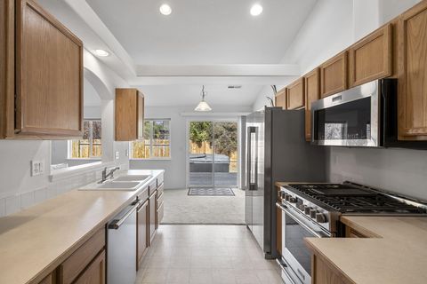 Tiny photo for 20052 Badger Road, Bend, OR 97702 (MLS # 220211270)