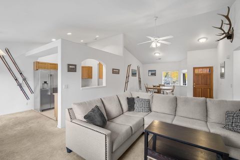 Tiny photo for 20052 Badger Road, Bend, OR 97702 (MLS # 220211270)