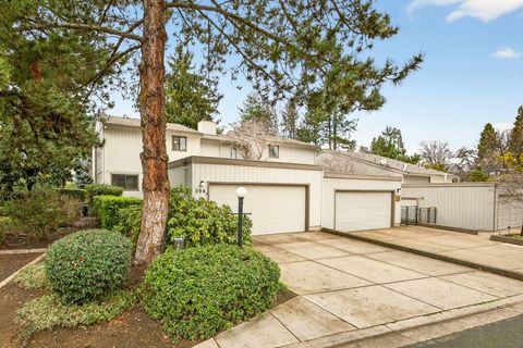 Photo of 206 Mount Echo Drive, Medford, OR 97504 (MLS # 220213127)