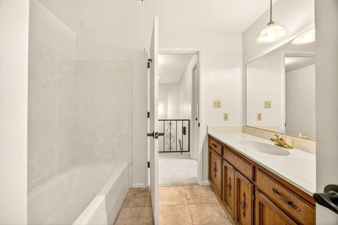 Tiny photo for 206 Mount Echo Drive, Medford, OR 97504 (MLS # 220213127)