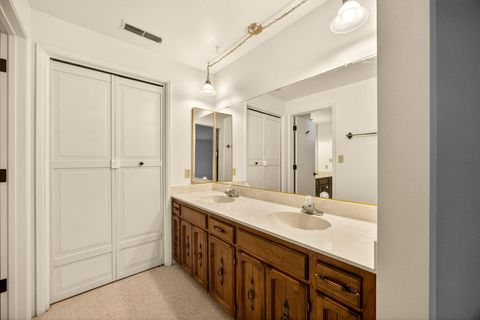 Tiny photo for 206 Mount Echo Drive, Medford, OR 97504 (MLS # 220213127)