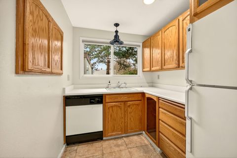 Tiny photo for 206 Mount Echo Drive, Medford, OR 97504 (MLS # 220213127)