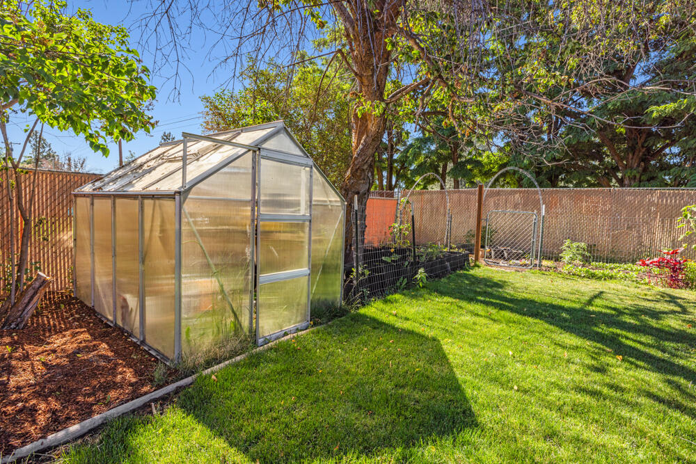 Summers Lane Homes - Residential