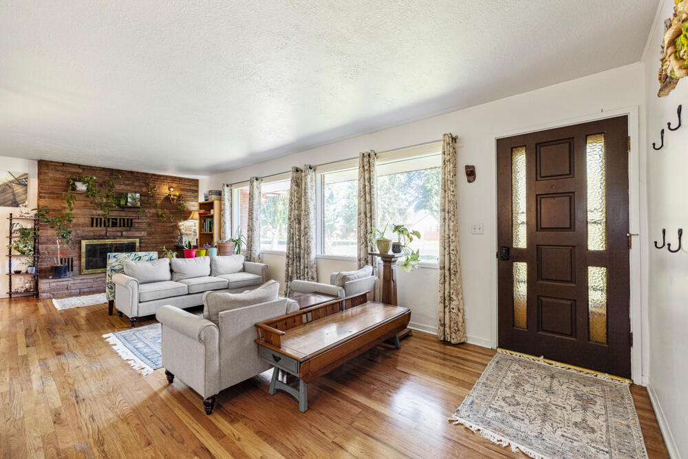 Summers Lane Homes - Residential