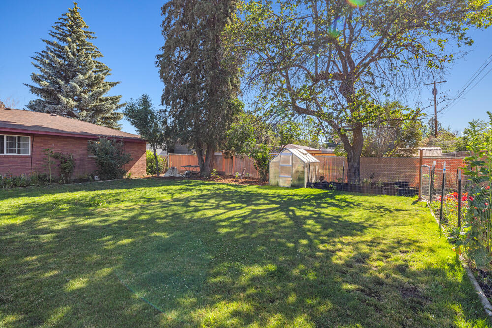 Summers Lane Homes - Residential