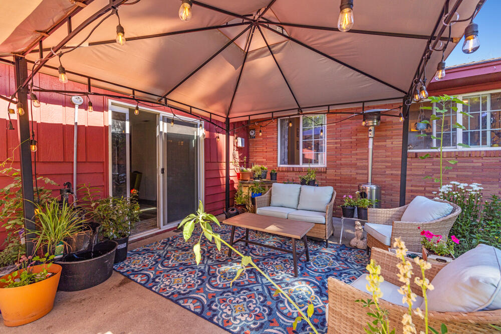 Summers Lane Homes - Residential