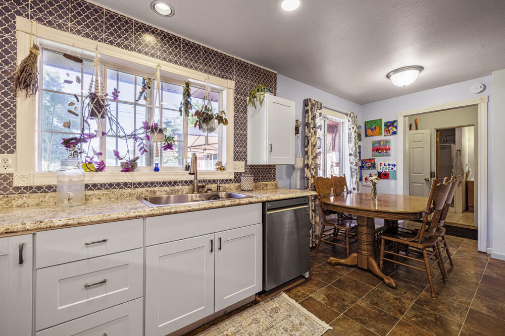 Summers Lane Homes - Residential