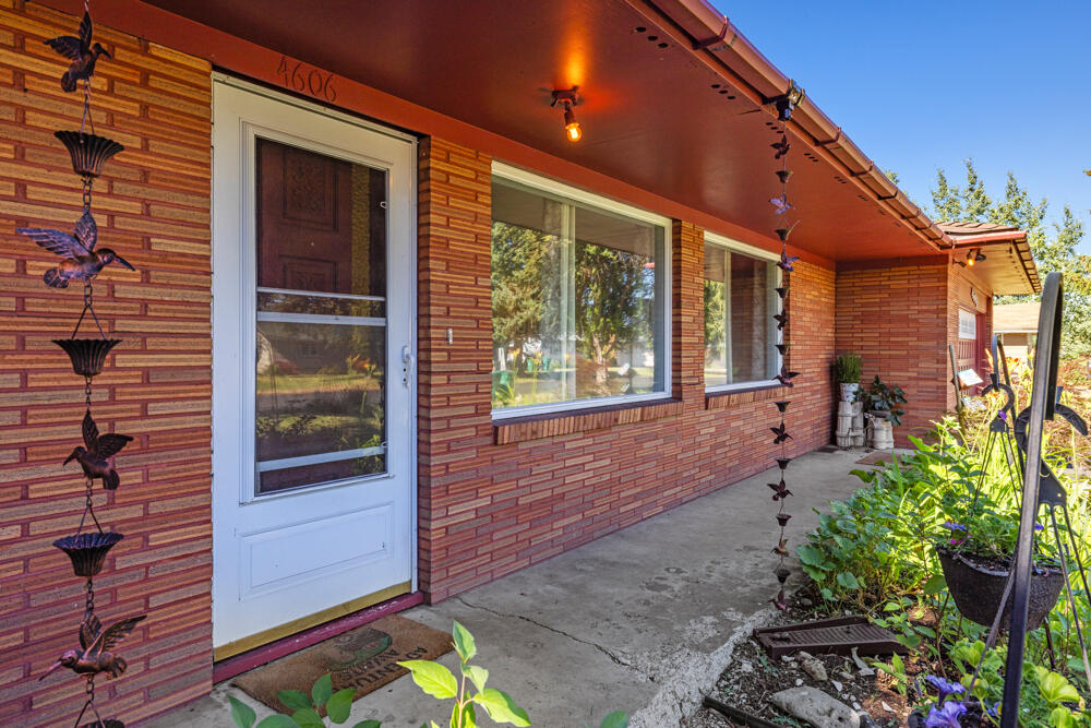 Summers Lane Homes - Residential