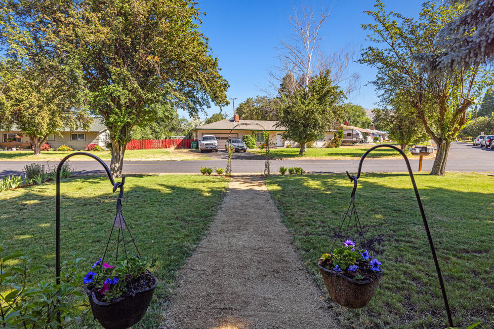 Summers Lane Homes - Residential