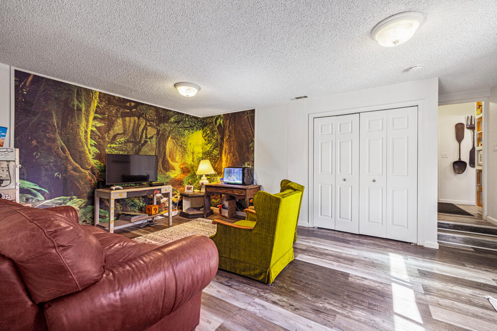 Summers Lane Homes - Residential