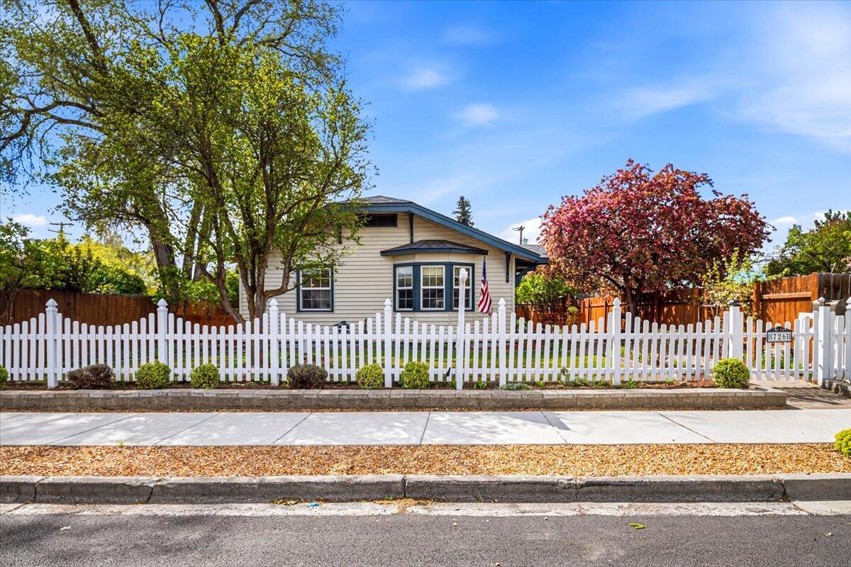 726 NW Birch Avenue