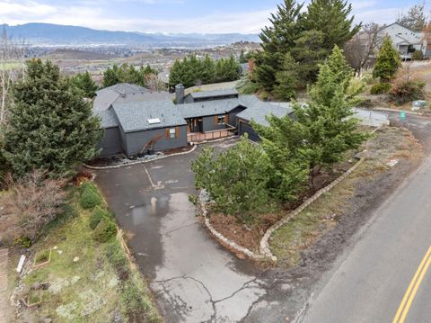 Tiny photo for 1383 Highcrest Drive, Medford, OR 97504 (MLS # 220212273)