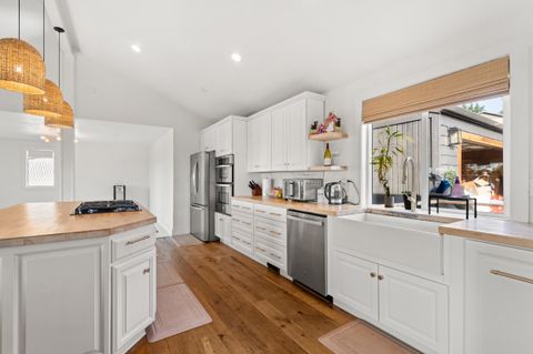 Tiny photo for 1383 Highcrest Drive, Medford, OR 97504 (MLS # 220212273)