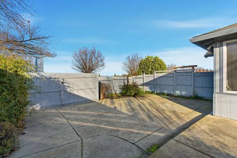 Tiny photo for 1401 Diamond Street, Medford, OR 97501 (MLS # 220213451)