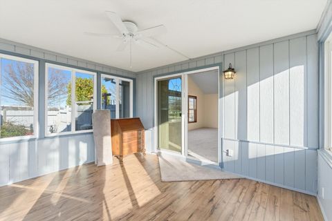 Tiny photo for 1401 Diamond Street, Medford, OR 97501 (MLS # 220213451)