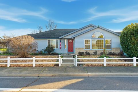 Tiny photo for 1401 Diamond Street, Medford, OR 97501 (MLS # 220213451)