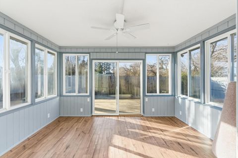 Tiny photo for 1401 Diamond Street, Medford, OR 97501 (MLS # 220213451)