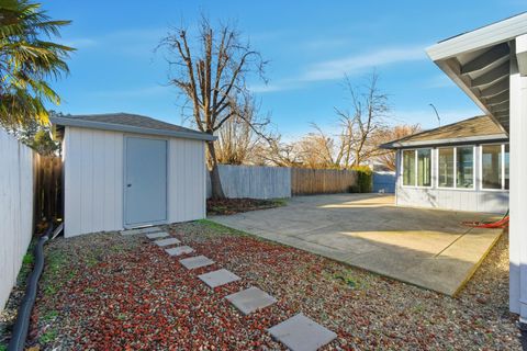 Tiny photo for 1401 Diamond Street, Medford, OR 97501 (MLS # 220213451)