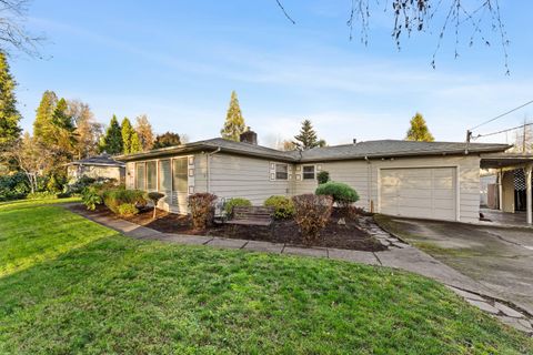 Tiny photo for 1021 NW Conklin Avenue, Grants Pass, OR 97526 (MLS # 220212418)