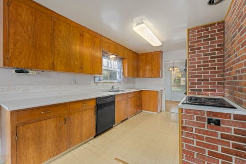 Tiny photo for 1021 NW Conklin Avenue, Grants Pass, OR 97526 (MLS # 220212418)