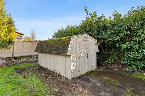 Tiny photo for 1021 NW Conklin Avenue, Grants Pass, OR 97526 (MLS # 220212418)