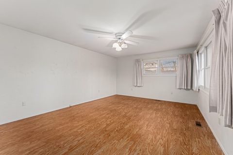 Tiny photo for 1021 NW Conklin Avenue, Grants Pass, OR 97526 (MLS # 220212418)