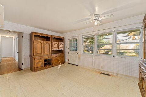 Tiny photo for 1021 NW Conklin Avenue, Grants Pass, OR 97526 (MLS # 220212418)