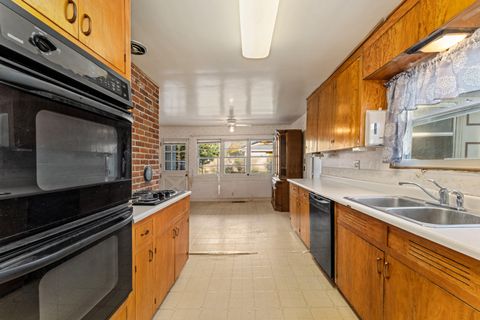 Tiny photo for 1021 NW Conklin Avenue, Grants Pass, OR 97526 (MLS # 220212418)