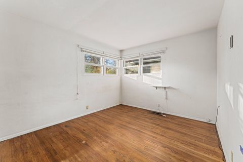 Tiny photo for 1021 NW Conklin Avenue, Grants Pass, OR 97526 (MLS # 220212418)