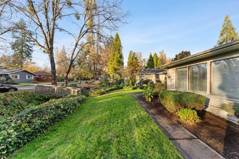 Tiny photo for 1021 NW Conklin Avenue, Grants Pass, OR 97526 (MLS # 220212418)