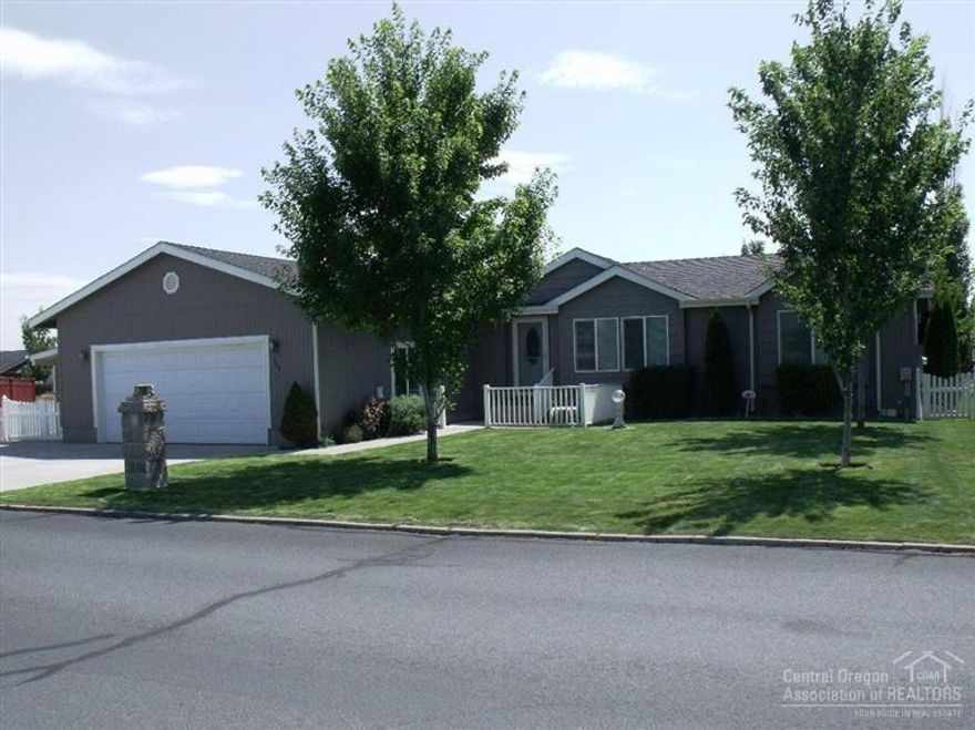 Beautiful Home in NE Redmond, light and bright interior with Tile accents in Kitchen and Fireplace with Stone surround. Built in Hutch and Kitchen Island. Beautifully landscaped with large front and back yards with 4 station underground sprinkler system. Rv Parking with Elec hookup. Forced Air heat with heat pump. Cascade mountain views. Well Cared For Home a MUST SEE!