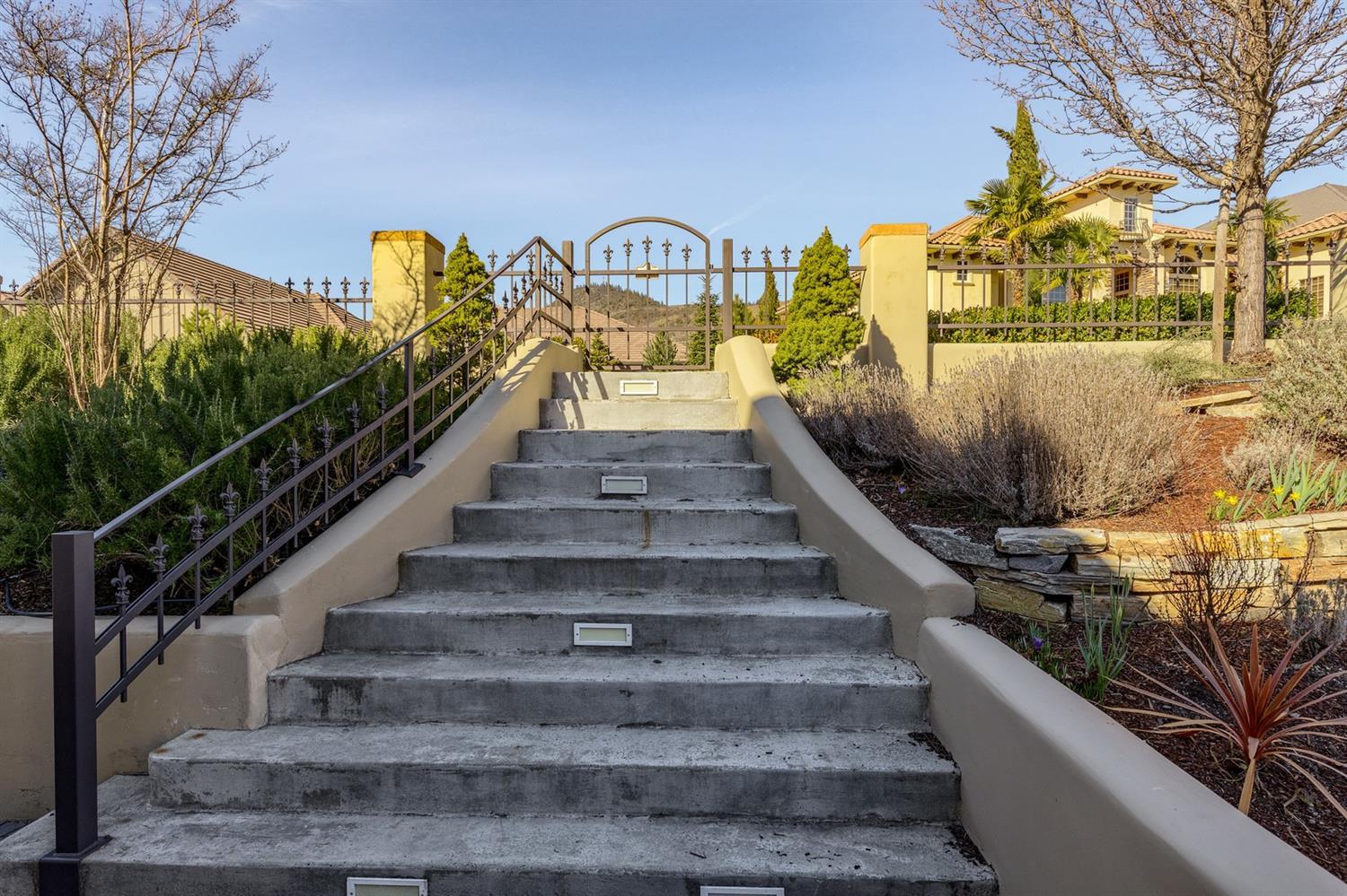 Saddle Ridge - Residential