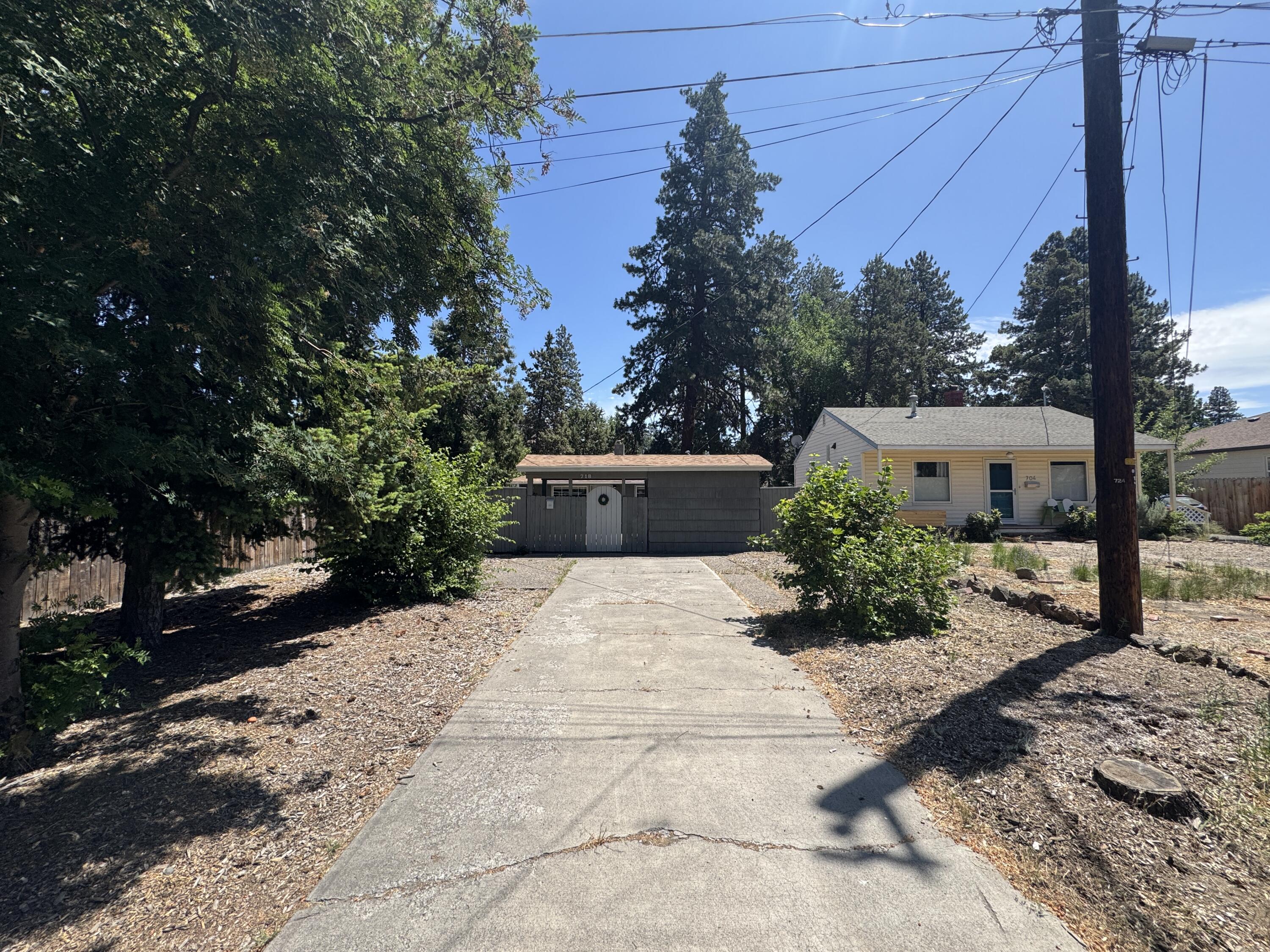 718 NE 9th Street
