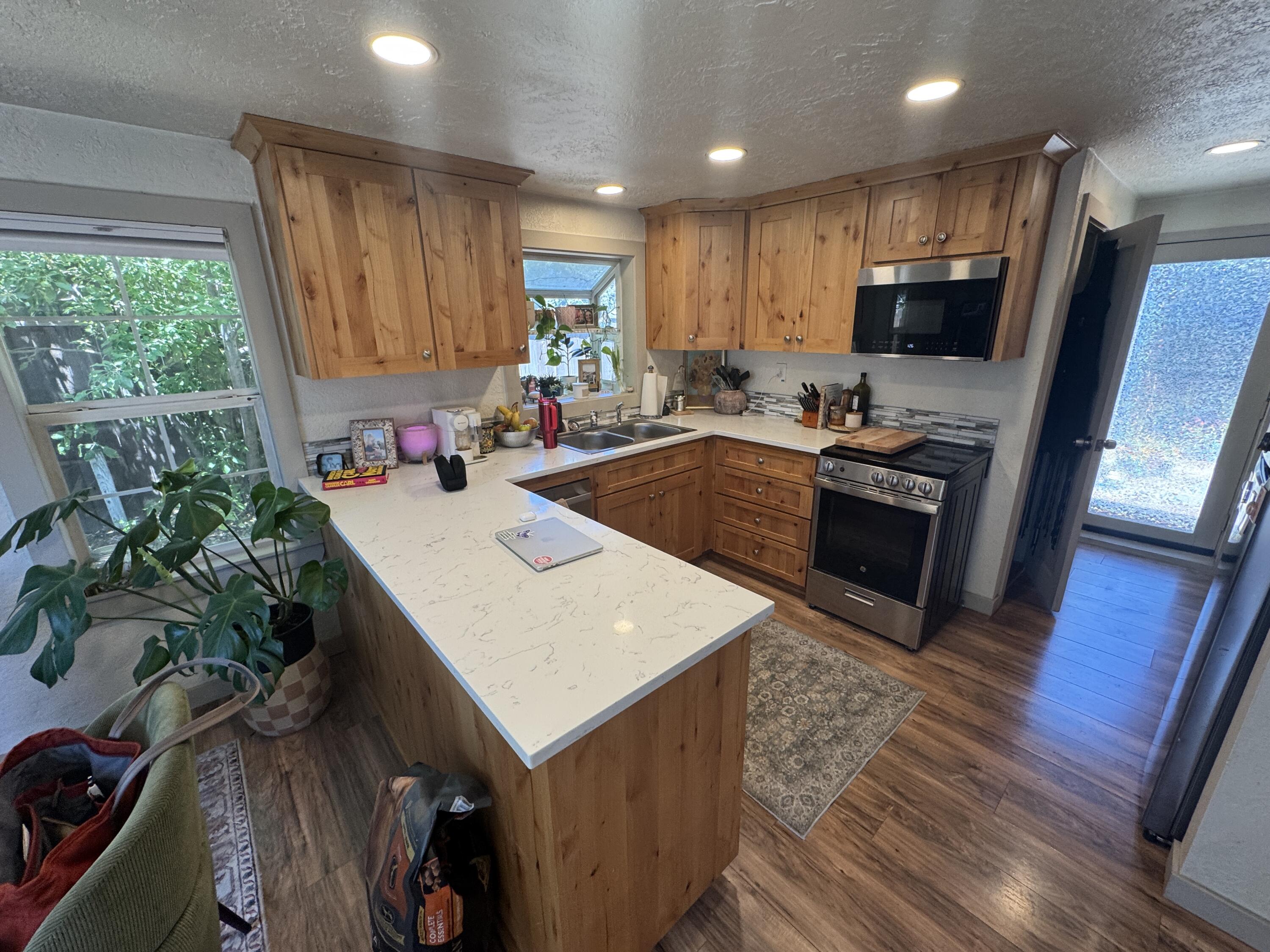 718 NE 9th Street