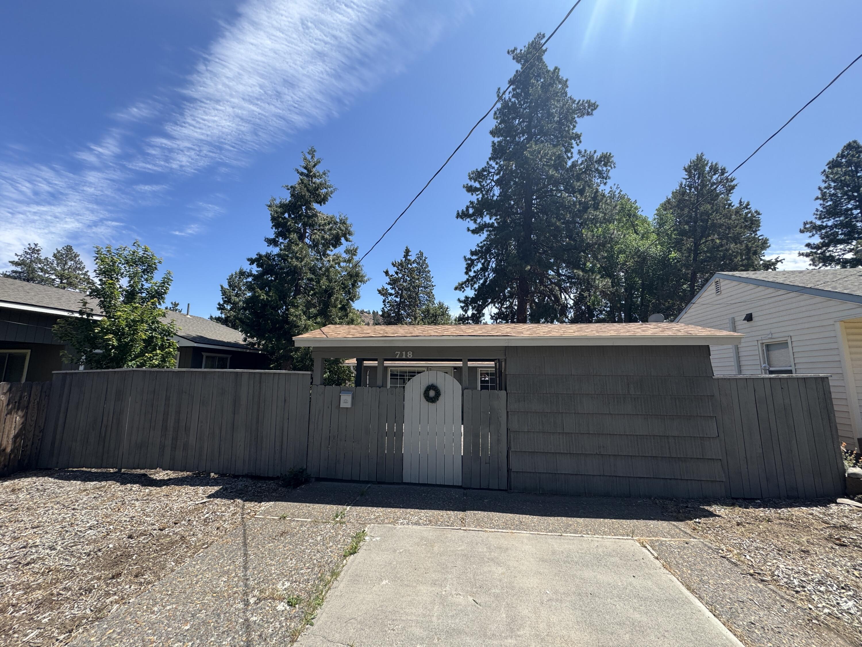 718 NE 9th Street