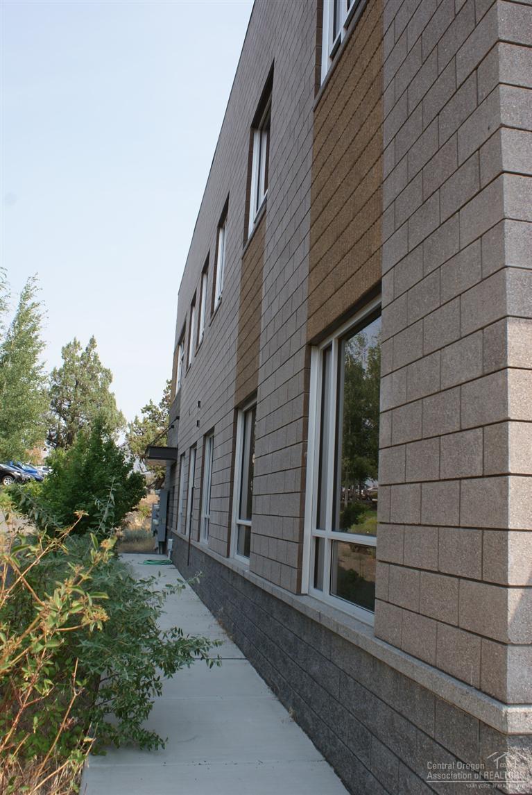 Airport Business Cen - Commercial Sale