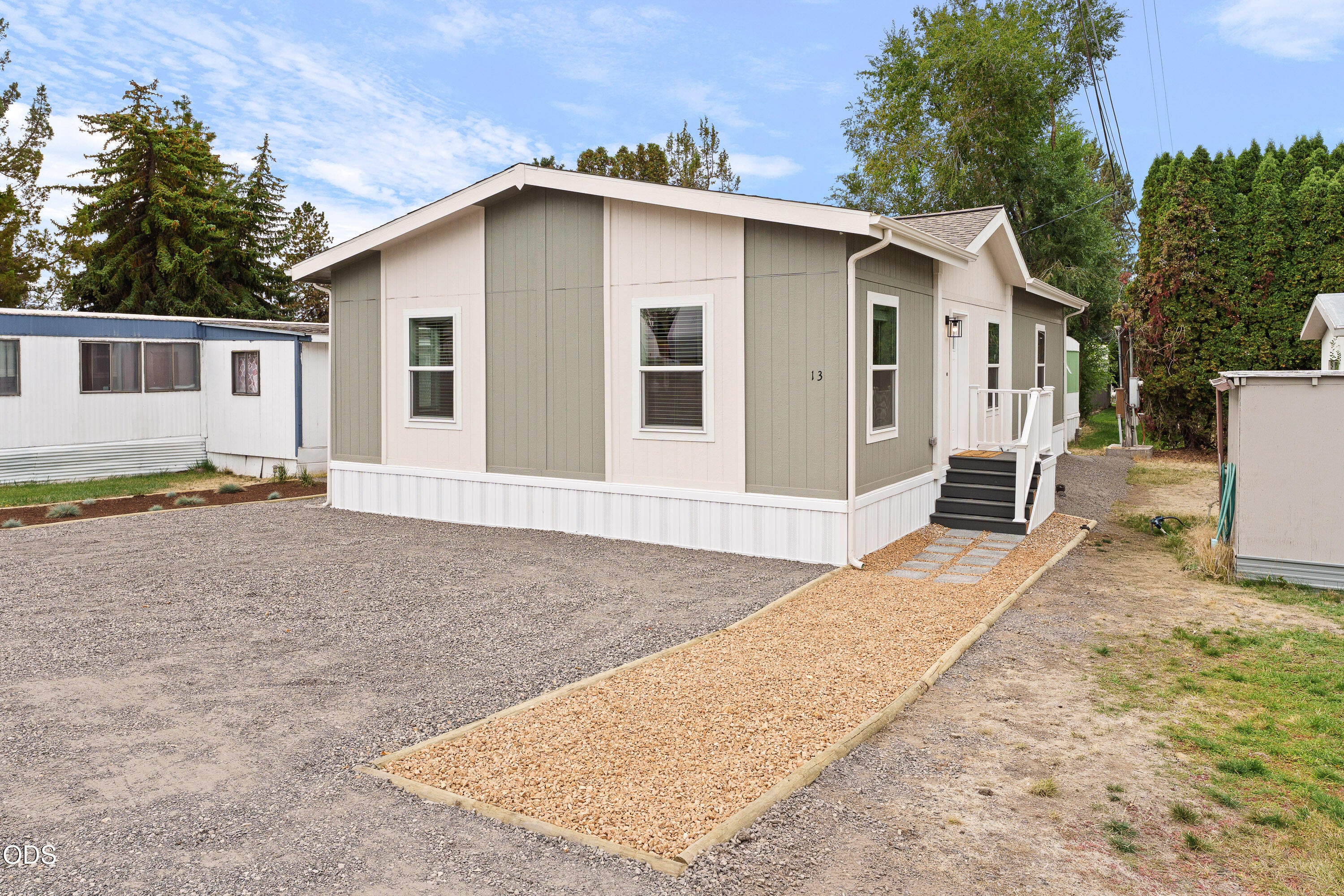 5063 S Highway 97 13