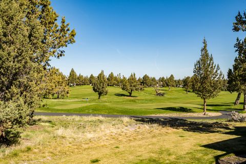 Tiny photo for 879 Golden Pheasant Drive, Redmond, OR 97756 (MLS # 220215836)