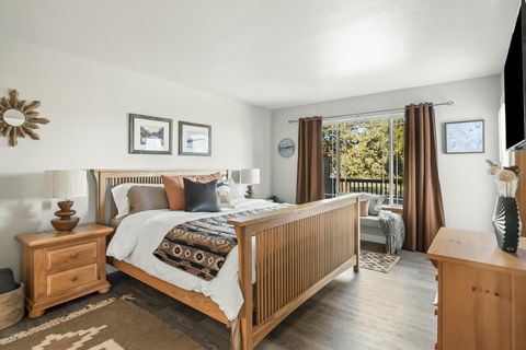 Tiny photo for 879 Golden Pheasant Drive, Redmond, OR 97756 (MLS # 220215836)