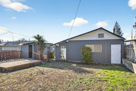 Tiny photo for 522 Pearl Street, Medford, OR 97504 (MLS # 220213846)