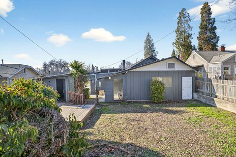 Tiny photo for 522 Pearl Street, Medford, OR 97504 (MLS # 220213846)