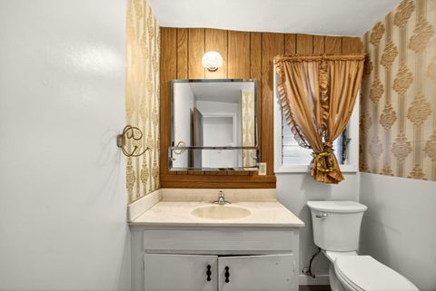 Tiny photo for 522 Pearl Street, Medford, OR 97504 (MLS # 220213846)