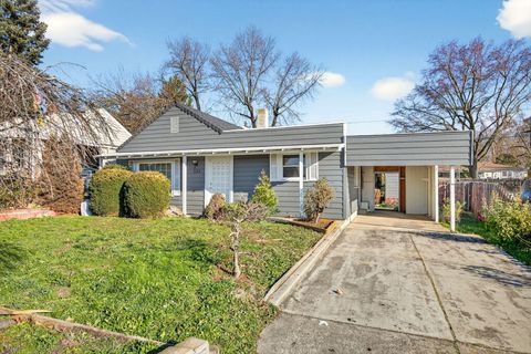 Tiny photo for 522 Pearl Street, Medford, OR 97504 (MLS # 220213846)