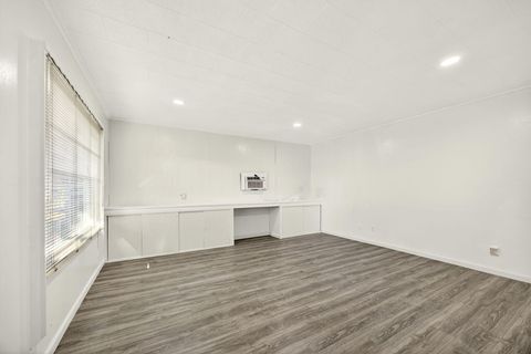 Tiny photo for 522 Pearl Street, Medford, OR 97504 (MLS # 220213846)