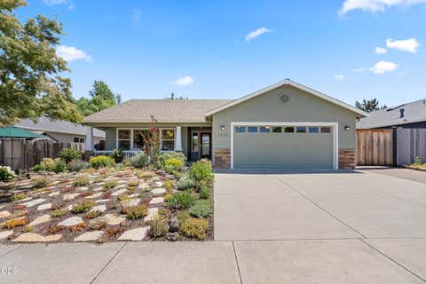 Photo of 1443 Elaine Way, Medford, OR 97501 (MLS # 220223448)