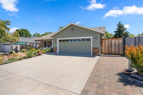 Tiny photo for 1443 Elaine Way, Medford, OR 97501 (MLS # 220223448)