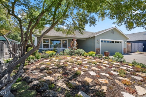 Tiny photo for 1443 Elaine Way, Medford, OR 97501 (MLS # 220223448)