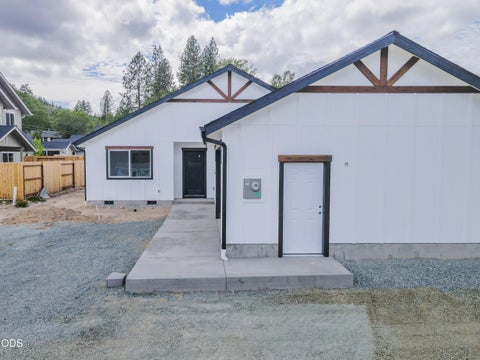 Tiny photo for 2716 Denton Trail, Grants Pass, OR 97527 (MLS # 220224390)