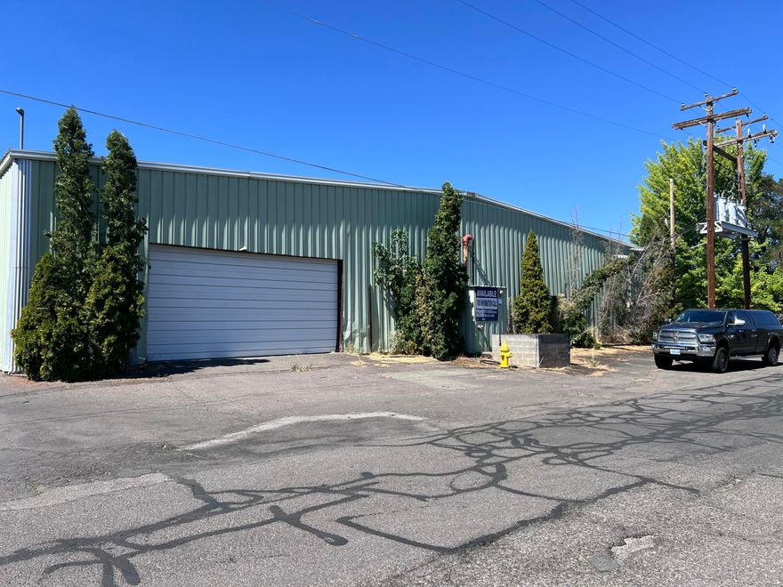20,000 Sf. Industrial Building For Lease in the heart of Phoenix.  The building is sprinkled, free span, has a small lot, and Heavy Power.  Additional space may be available.  

Notice:  No warranty or representation, express or implied, is made as to the accuracy of the information contained herein; all information contained herein is subject to change, errors, and omission, and is subject to your independent verification.
