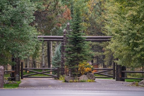 Tiny photo for 56053 School House Road, Bend, OR 97707 (MLS # 220174073)